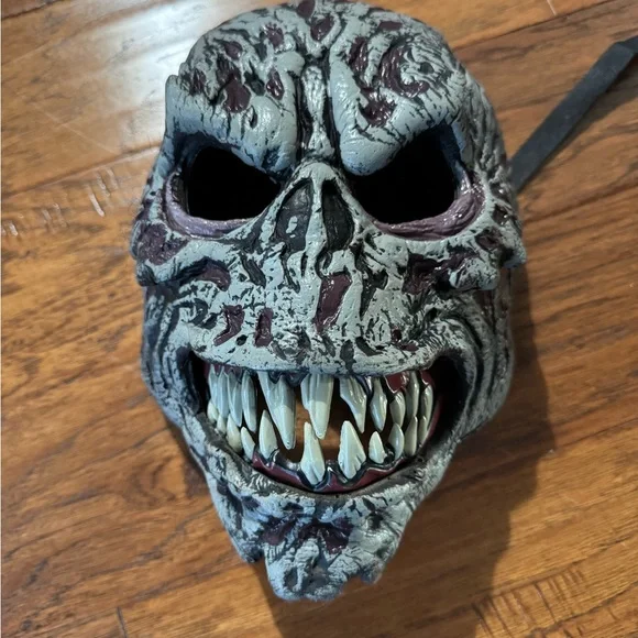 Spirit Halloween Anti Motion Creepy‎ Skull Mask - Picture 11 of 12